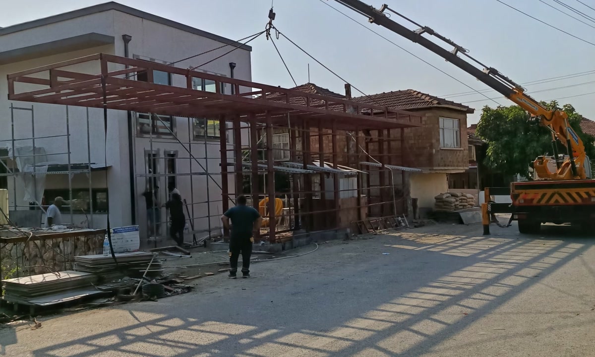 Çelik yapı taşıyıcı karkasının montajı